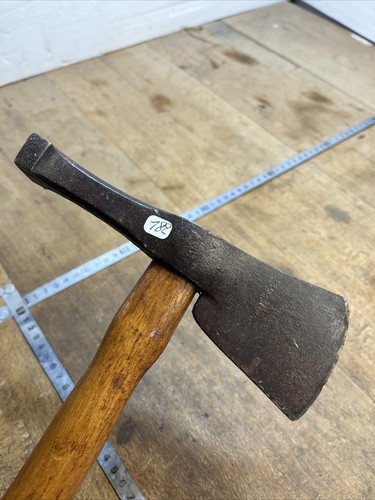 Hache old tool outil ancien - tool,