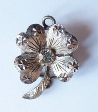 Coulant passant collier fleur