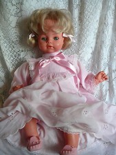 POUPEE RAYNAL BEBE ANIME- -PLEURE - RIT -RACONTE UNE HISTOIRE