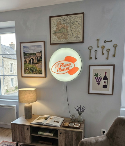 Bright planet pizza sign - sign, usb