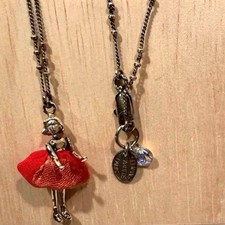 Collier breloque poupée fait