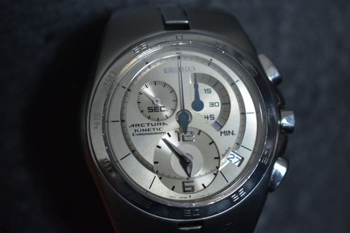 Montre chronographe cinétique