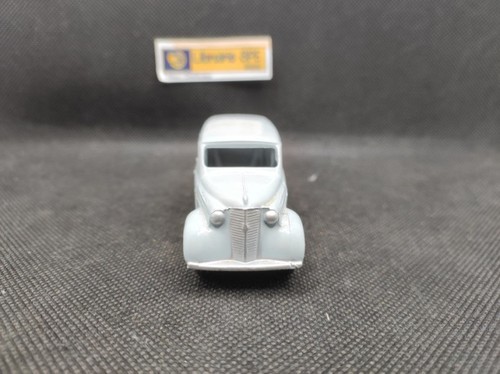 Renault juvaquatre - ▄▀▄,