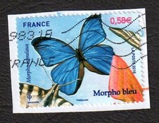 TIMBRE FRANCE 2010 PAPILLON MORPHO BLEU OBLITÉRÉ SUR FRAGMENT