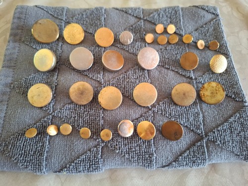 Lot boutons anciens - 32, unis