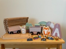 Petit train en bois avec rails et décoration - Little Dutch - Tiamo