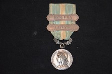 MEDAILLE COLONIALE SIGNEE