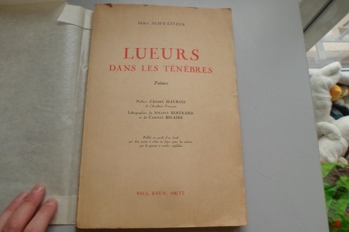 Lueurs dans les - , ténèbres