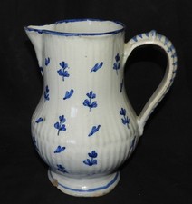 Grande verseuse 18ème - Faïence de Nevers - Décor floral en camaïeu bleu