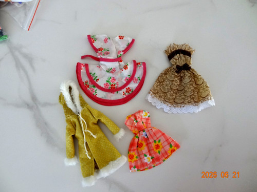 Lot tenues vintage sindy - tenues,