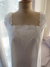 chemise ancienne + culotte années 1920/30 ensemble brodé main, jamais porté n° 1
