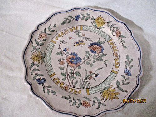 Grand plat signé - , x