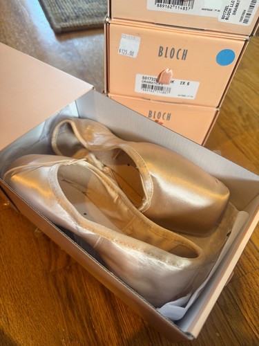 Bloch pointe shoes ballet