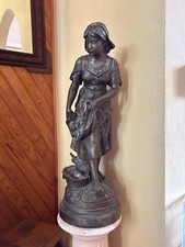 Statue femme Pêche signée