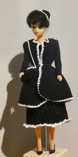 Poupée mannequin. Vêtements et accessoires réalisés au crochet. Fait main