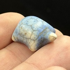 Une belle perle figurine tortue en verre émaillé de l'époque romaine ancienne