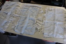 Ancienne parure de lit d'enfant lin fin brodé (39571)