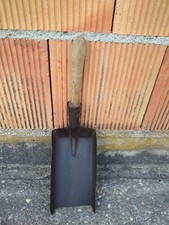 Ancienne pelle à charbon en