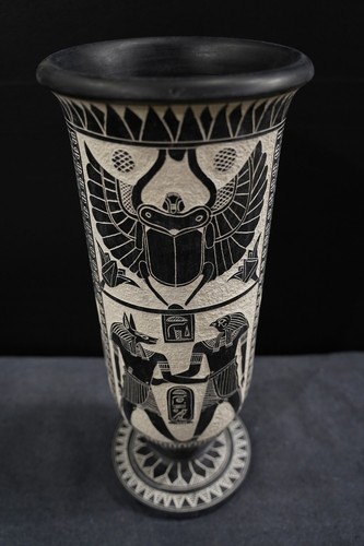 Vase basalte orné dieux - basalte, de