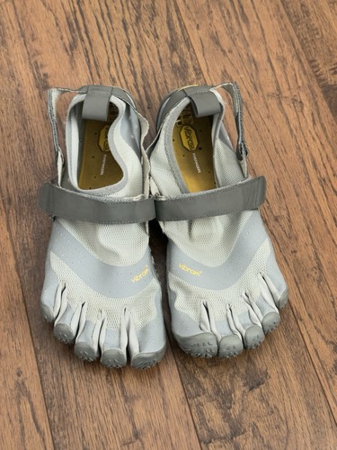 Lightly used vibram five - vibram,