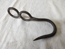 Ancien Crochet de Boucher en métal  13cm de long