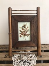 Magnifique cadre vintage en bois et bambou avec bon décor de fleurs séchées