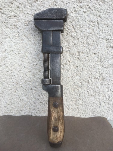 Ancienne clé molette - à,