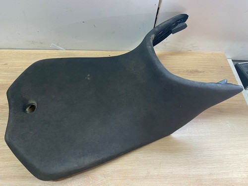 Une selle avant pilote - une,