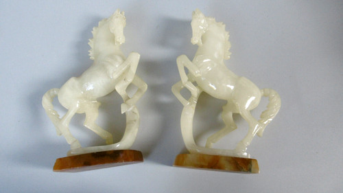 Serre livres chevaux pierre - en,