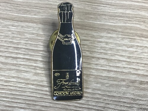 Pins cordon negro freixenet - pins,