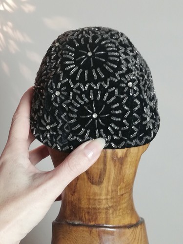 Bonnet ancien perlé - ,, coiffe