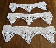 3 cantonnières identiques en coton crocheté - longueurs 60 cm, largeurs 20 cm