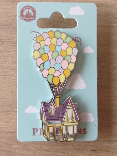 Pin là haut - pin's, maison