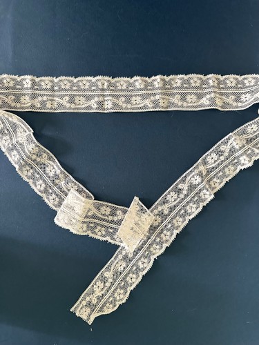 Dentelle ancienne type