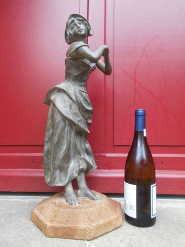 Ancienne grande statue - , jeune