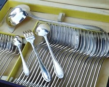 ORFEVRERIE DEETJEN MENAGERE DE COUVERTS 37 PIECES EN METAL ARGENTE VERS 1960