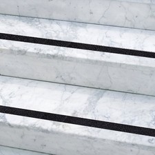 Bande antidérapante adhésive