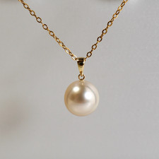 Pendentif ovale en perles de