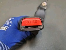 Attache ceinture arrière