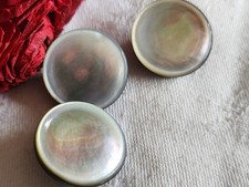Trio boutons anciens en nacre