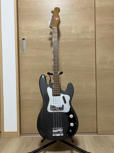 Guitare basse électrique