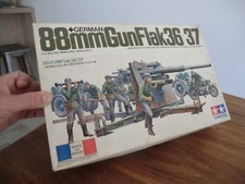 Maquette Canon anti aérien 88mm GUN FLAK 36/37 avec 9 figurines & moto  1/35