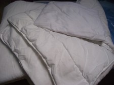 / ?ENSEMBLE COUETTE légère  et DRAP HOUSSE  (  IKEA 1 personne ) ? /