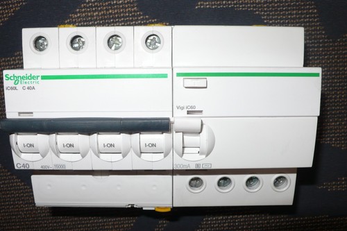 Disjoncteur a9f94440 - disjoncteur,