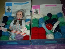 2 coffrets BERGERE DE FRANCE,  petites pelotes de laine plus  poupée