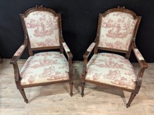 Paire de fauteuils Louis XVI en noyer, tissu toile de Jouy