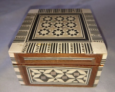 ANCIEN BEAU COFFRET BOITE A BIJOUX BOIS MARQUETERIE NACRE ORIENTALE MAROC 1970