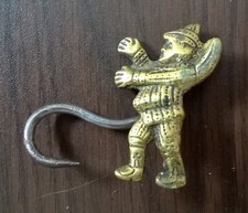 ANCIEN TIRE LACETS  EN LAITON  EN FORME DE POLICHINELLE  VOIR PHOTO HAUT 5X6 CM