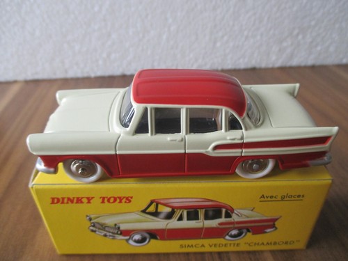 Voiture miniature dinky toys - voiture,