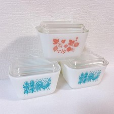 Ancien lot de 3 plats réfrigérateur Pyrex 138 rose groseille bleu beurre impr...